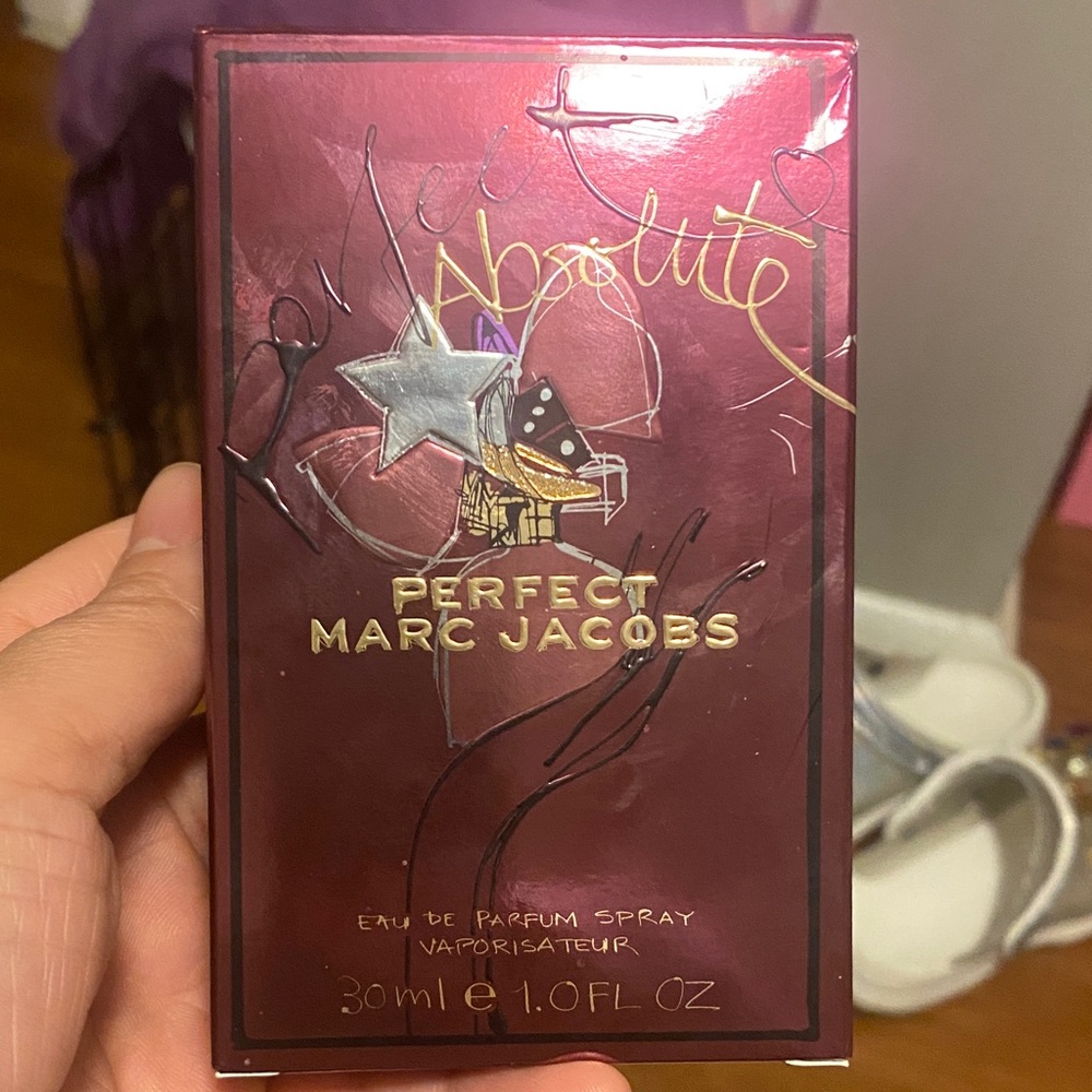 Marc Jacobs Absolute Eau de Parfum in Red and Gold
